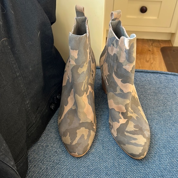 NWOT camouflage Silent D ankle boots  size 41 (10) - Picture 2 of 8